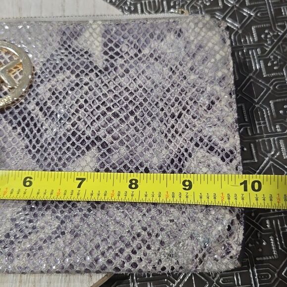 🐢 Michael Kors Snakeskin Clutch. - Picture 12 of 13